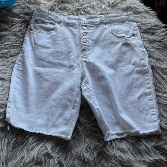 Time and Tru high rise white shorts 18 - Picture 1 of 7